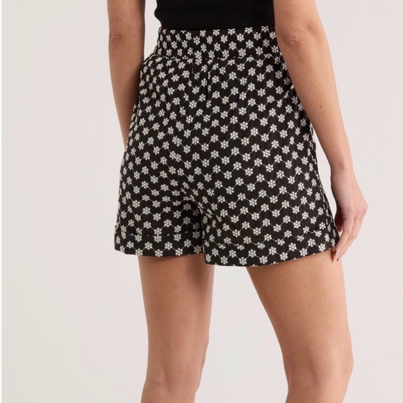 NWOT Bobeau Daisy Print High Waist Pull-On Shorts - Picture 2 of 5